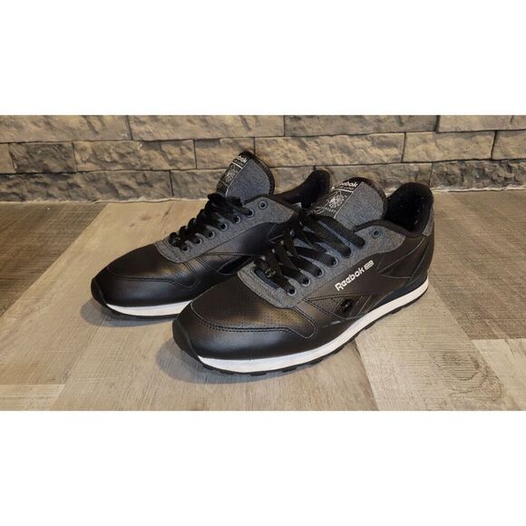 Reebok Classic 30th Anniversary Black J98798. Size 10.5 Barely Worn. Still New